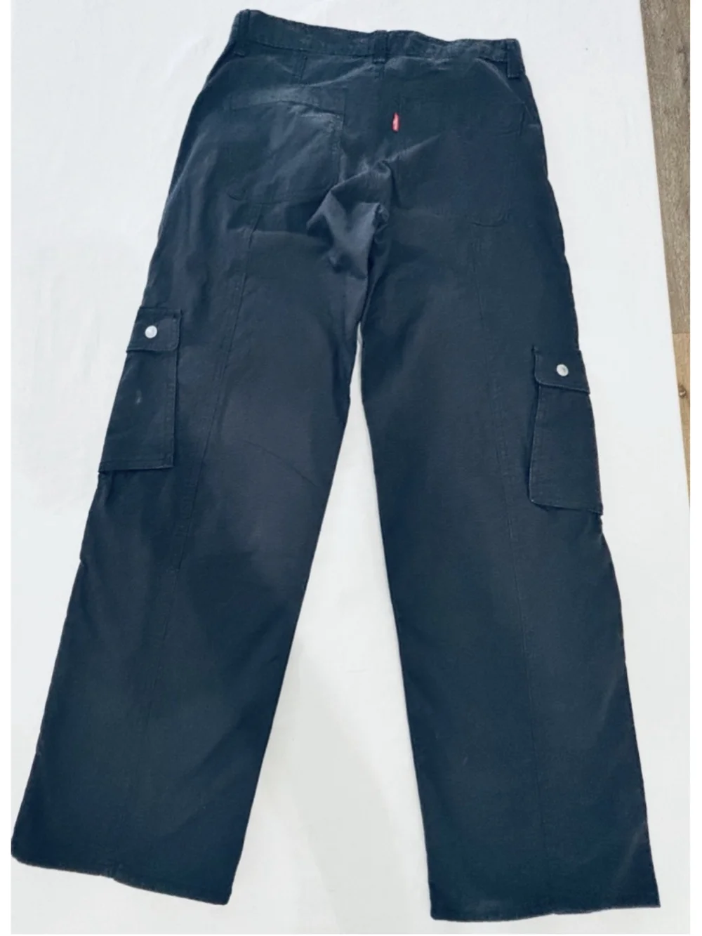 Levi’s Women’s Superlow Cargo Pants 26x32 Black Low Rise Wide Leg Y2K Style